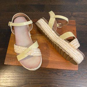 NWOB Xappeal Espadrille style Platform Sage Sandals